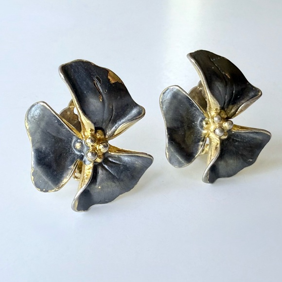 Vintage Chanel 1950s Gold-Plated Hydrangea Flower Clip Earrings by Lina Baretti - Picture 10 of 15